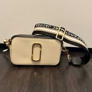 Marc Jacobs Snapshot Bag in Cloud/Gold